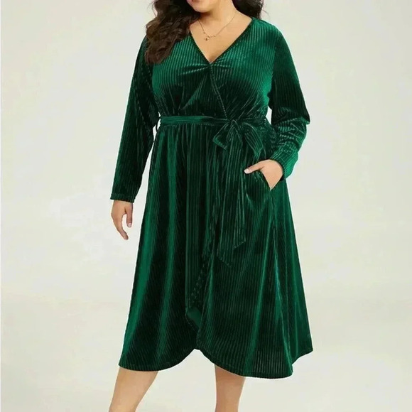 NWT!Dark green rib velvet wrap hem wrap pocket belt dress Size 12 or Large - Picture 2 of 6